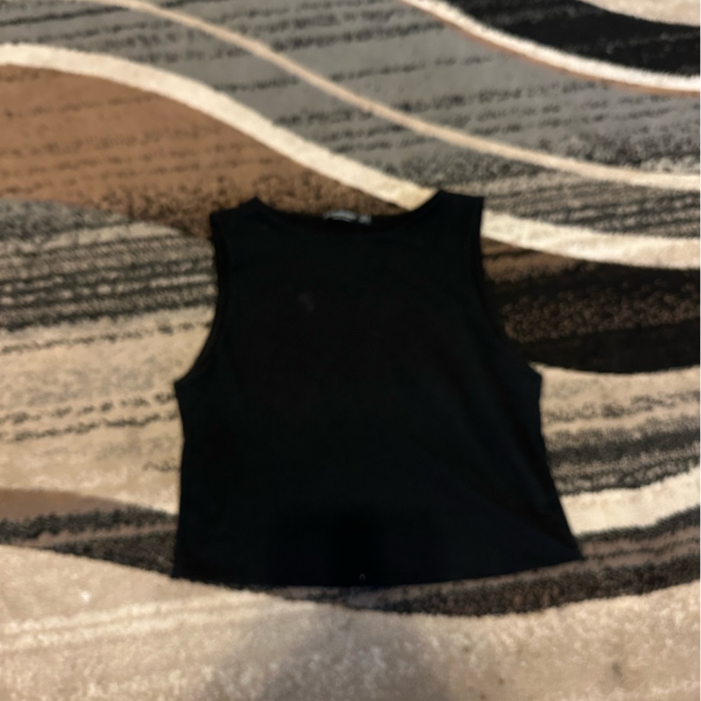 Women black sleeveless shirt